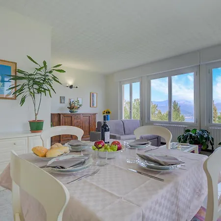 Lorenza Rooftop: Maggiore View Balcony Near - Happy Apartment