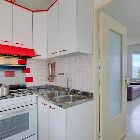 Apartment Lorenza Rooftop: Maggiore View Balcony Near - Happy