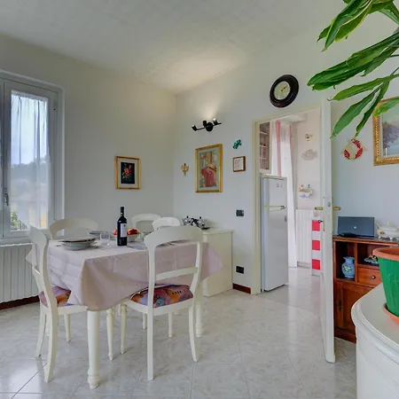 Lorenza Rooftop: Maggiore View Balcony Near - Happy Apartment *