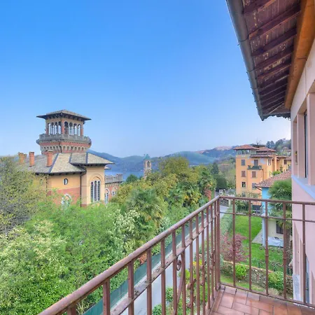 Apartment Lorenza Rooftop: Maggiore View Balcony Near - Happy