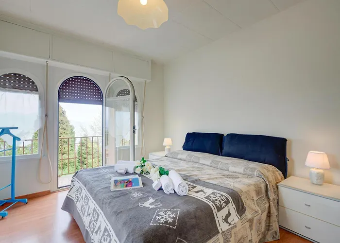 Lorenza Rooftop View - Happy * ストレーザ