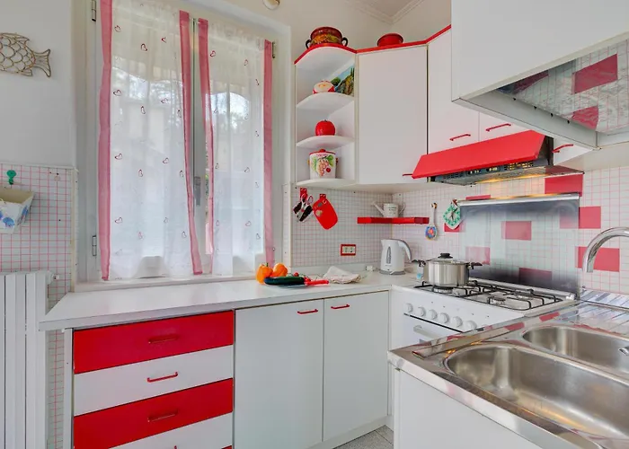 Lorenza Rooftop View - Happy